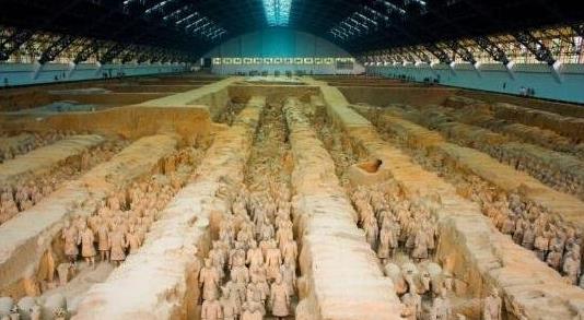 世界八大奇跡排行榜,埃及胡夫金字塔第一,兵馬俑第二!