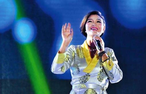 藏族十大美女排行榜,阿蘭·達(dá)瓦卓瑪?shù)谝唬笛胱楷數(shù)诙? border=