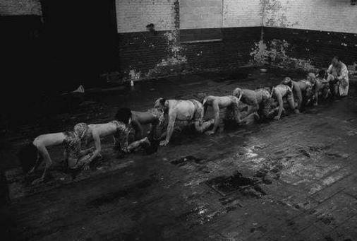 世界54部R級禁片排名,大逃殺顯露出人性丑陋,重口味必看