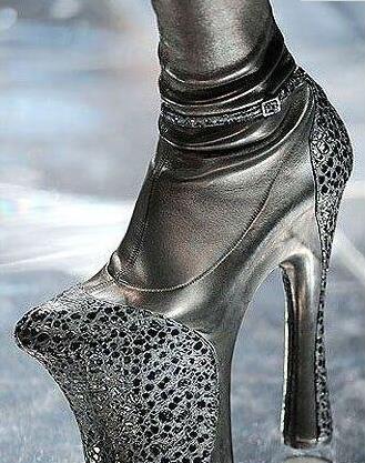 世界上五雙最高的高跟鞋排名,高達50厘米的高跟鞋你敢穿?