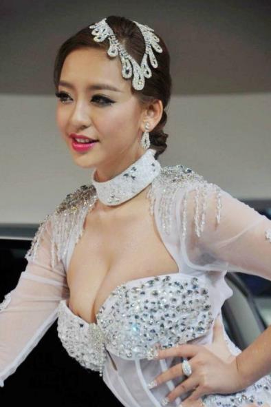 中國十大車模排名,曹陽、李穎芝都是爆乳女神