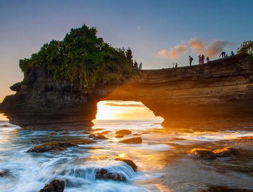 全球十大最美日落地排名,希臘圣托里尼島、巴厘島海神廟很美