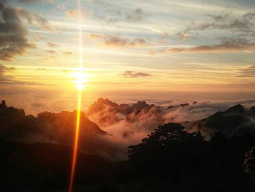全球十大最美日落地排名,希臘圣托里尼島、巴厘島海神廟很美