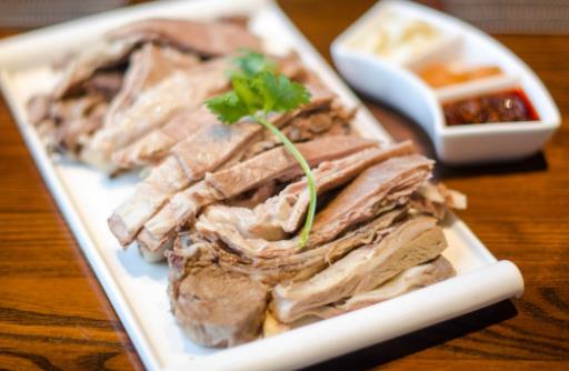 松原小吃排名,全魚宴是松原美食的代表,烤全羊很鮮美