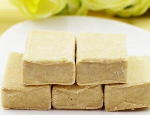 惠州九大小吃排名,淡水酥丸是油炸肉丸制成,梅菜扣肉很美味