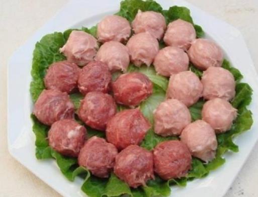 惠州九大小吃排名,淡水酥丸是油炸肉丸制成,梅菜扣肉很美味