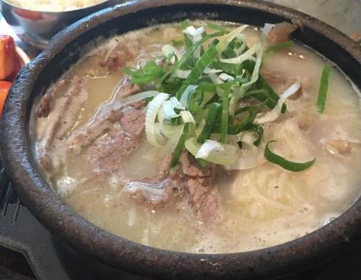 十大沈陽(yáng)西塔美食排名,辣炒年糕回味無(wú)窮,牛窩骨湯營(yíng)養(yǎng)豐富