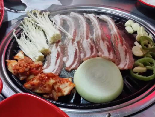 十大沈陽(yáng)西塔美食排名,辣炒年糕回味無(wú)窮,牛窩骨湯營(yíng)養(yǎng)豐富