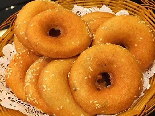 武漢戶部巷小吃美食排名,徐嫂魚糊粉知名度高,三鮮豆皮油而不膩