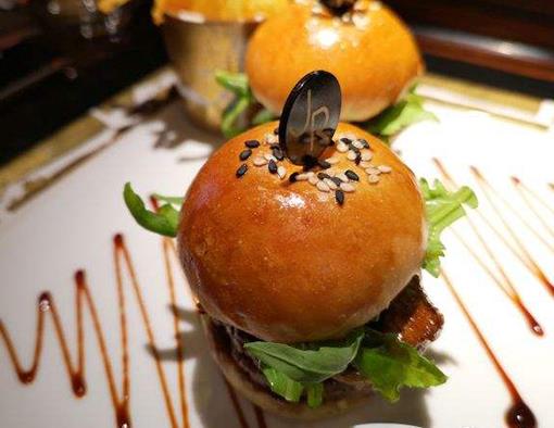 上海十大奢華餐廳排名,望江閣有一對一的管家全程服務(wù)