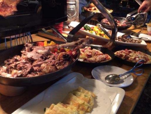 沈陽十大自助餐排行榜,皇朝萬鑫自助餐廳水果海鮮很豐盛