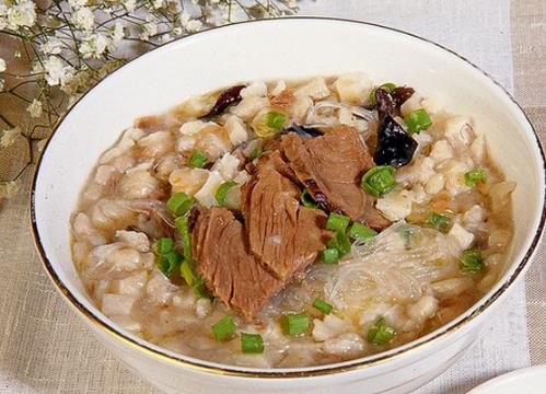 西安回民街美食排行榜,酸菜炒米價格便宜,劉家燒雞很出名