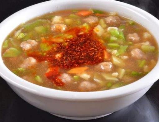 西安回民街美食排行榜,酸菜炒米價格便宜,劉家燒雞很出名