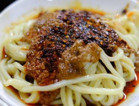 西安回民街美食排行榜,酸菜炒米價格便宜,劉家燒雞很出名