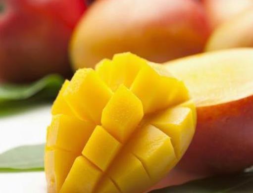 全球最貴十種水果,掛綠母樹荔枝價格不菲,黑皮西瓜一年只產100個