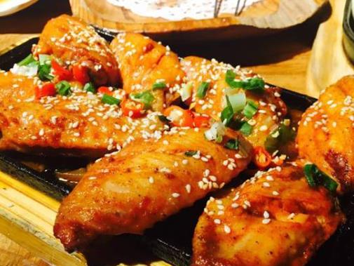 長春小吃一條街排名,桂林路的肉蟹煲很好吃,紅旗街很出名