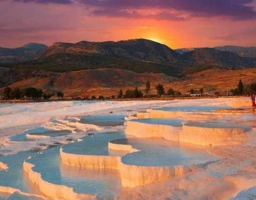 世界十大奇特的自然景觀,五色河很夢(mèng)幻,七色土由火山噴發(fā)