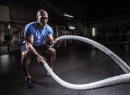 十大強力燃脂的運動,游泳增強耐力,壺鈴擺動涉及核心肌肉