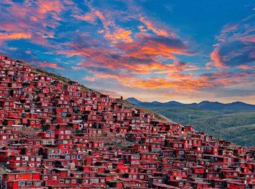 國(guó)內(nèi)十大旅游城市排行榜,伊犁很夢(mèng)幻、長(zhǎng)白山是滿族發(fā)祥地