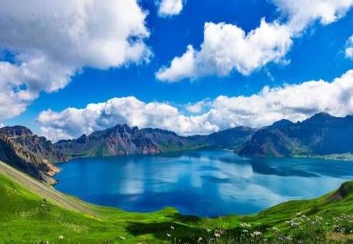 國(guó)內(nèi)十大旅游城市排行榜,伊犁很夢(mèng)幻、長(zhǎng)白山是滿族發(fā)祥地