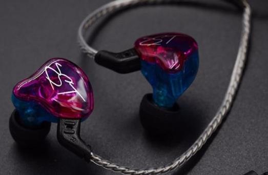 好用的百元有線入耳式耳機,KZ ZST圈鐵耳機、小米耳機舒適穩定