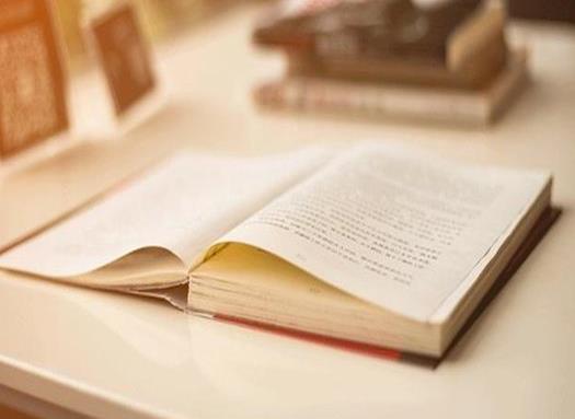 女生大專學(xué)什么專業(yè)好,護(hù)理專業(yè)比較穩(wěn)定、財(cái)經(jīng)專業(yè)很吃香