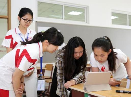 女生大專學(xué)什么專業(yè)好,護(hù)理專業(yè)比較穩(wěn)定、財(cái)經(jīng)專業(yè)很吃香