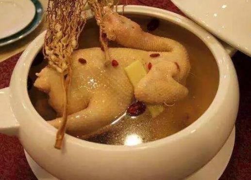 三亞十大美食排行榜,海南粉歷史悠久、檳榔花雞湯汁甘甜可口