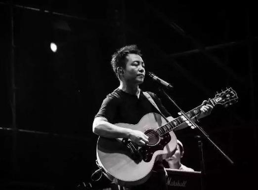 許巍十大經典歌曲排行榜,《執著》《藍蓮花》震撼心靈