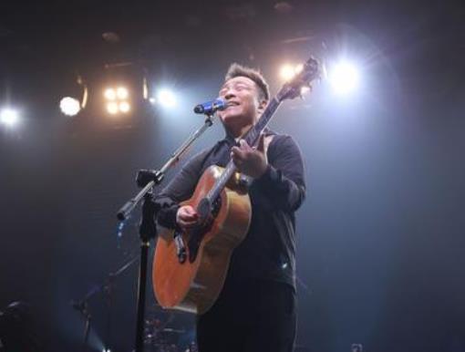 許巍十大經典歌曲排行榜,《執著》《藍蓮花》震撼心靈