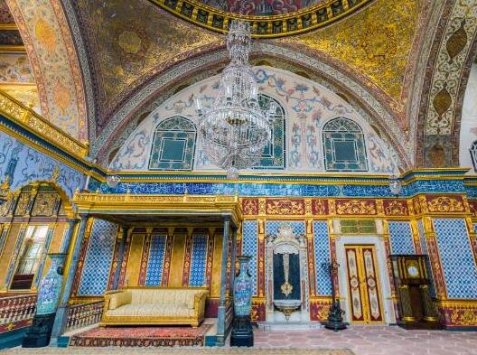 世界十大著名宮殿排行榜,故宮歷史研究?jī)r(jià)值高、布達(dá)拉宮氣勢(shì)恢宏