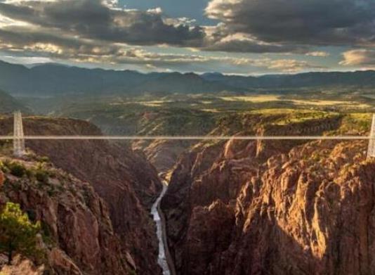 世界上最驚悚的十座橋梁排行榜,蘭卡威天空之橋、蓬特德大吊橋很驚險