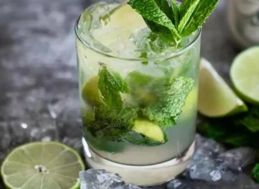 世界十大經(jīng)典雞尾酒排名,馬天尼雞尾酒、瑪格麗特尾酒知名度高