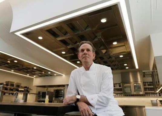 歐美十大頂級廚師排名,喬·盧布松米其林總星數最多、艾倫·杜卡斯聞名世界