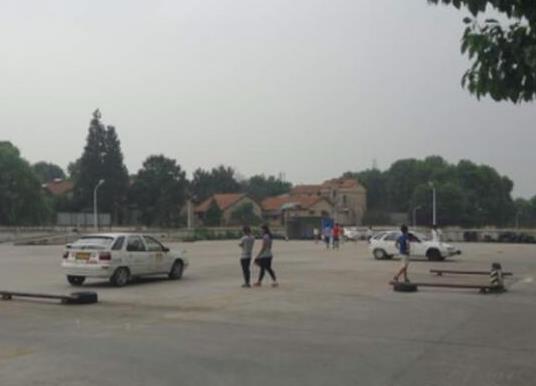 武漢十大駕校排名,紳寶駕校服務周到、南湖駕校環境舒適