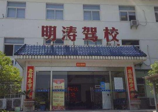 武漢十大駕校排名,紳寶駕校服務周到、南湖駕校環境舒適