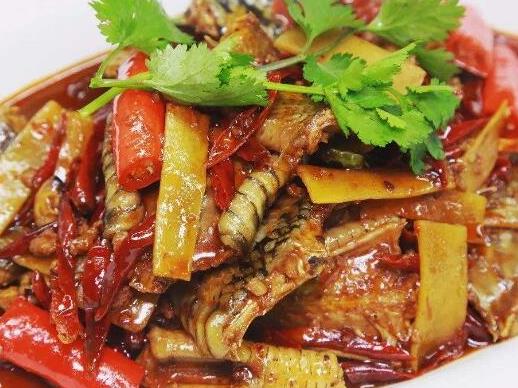 湘菜酒席中的十道菜排名,剁椒魚頭鮮辣可口、辣椒炒肉非常經典