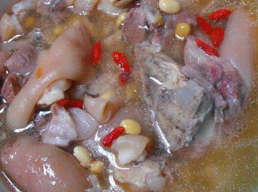 湘菜酒席中的十道菜排名,剁椒魚頭鮮辣可口、辣椒炒肉非常經典