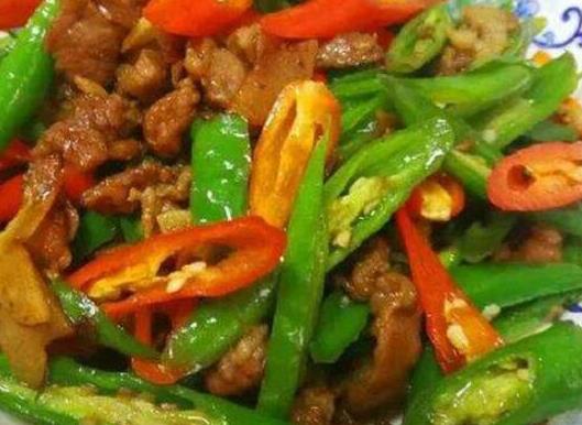 湘菜酒席中的十道菜排名,剁椒魚頭鮮辣可口、辣椒炒肉非常經典