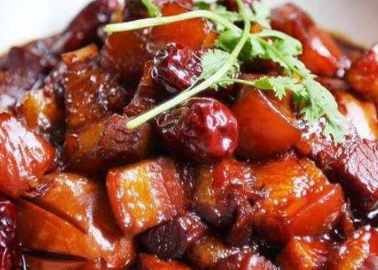 湘菜酒席中的十道菜排名,剁椒魚頭鮮辣可口、辣椒炒肉非常經典