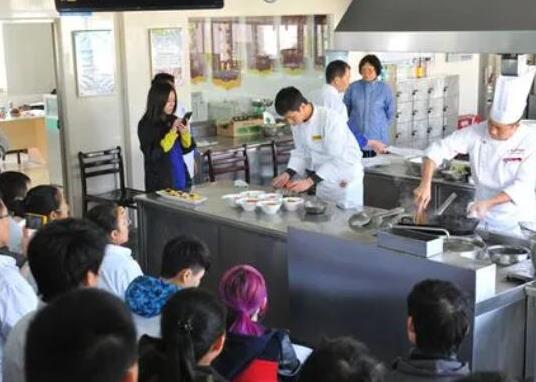 中國(guó)餐飲十佳培訓(xùn)機(jī)構(gòu),新東方烹飪教育、東南國(guó)際烹飪學(xué)校品牌很棒