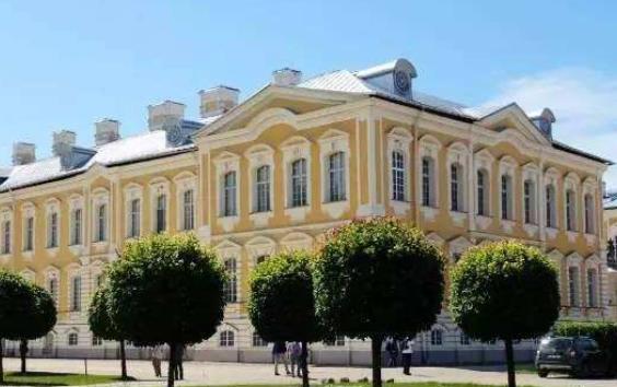 愛爾蘭威克洛郡九大旅游排行 鮑爾斯考特莊園是一座巨大的莊園