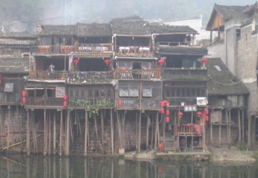 全國十大免費(fèi)旅游景點(diǎn)排行 湖南鳳凰古城為典型的少數(shù)民族聚居區(qū)