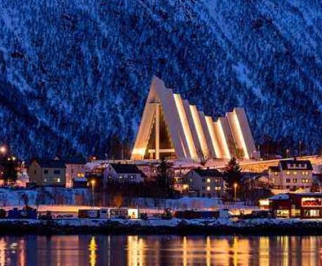 玩轉(zhuǎn)世界十大冬季旅行圣地旅游排行 克萊恩是阿爾卑斯山地區(qū)兩座相連的小城