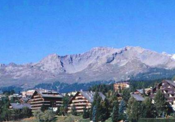 玩轉(zhuǎn)世界十大冬季旅行圣地旅游排行 克萊恩是阿爾卑斯山地區(qū)兩座相連的小城