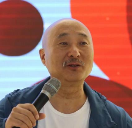 中國(guó)不留頭發(fā)的十大明星排行 陳佩斯1954年2月1日出生于長(zhǎng)春