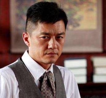 鮮為人知的十大學(xué)霸男星 陳坤1995年考入東方歌舞團(tuán)擔(dān)任獨(dú)唱歌手