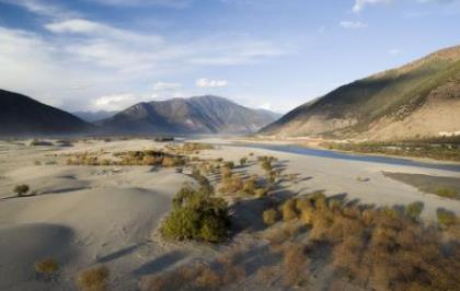 中國最眩目的三大奇美江灣 萬里長江位于中甸縣城南部沙松碧村