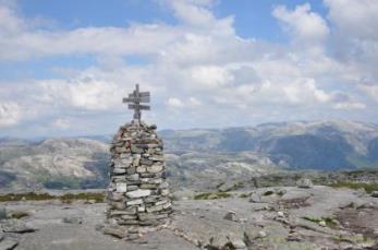 世界最危險的景點排行榜 挪威的布道石挪威語叫Preikestolen