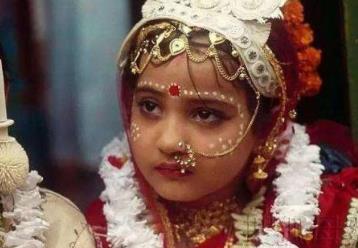 盤(pán)點(diǎn)印度人的禁忌 額頭上的紅點(diǎn)稱(chēng)作Bindi(吉祥痣)